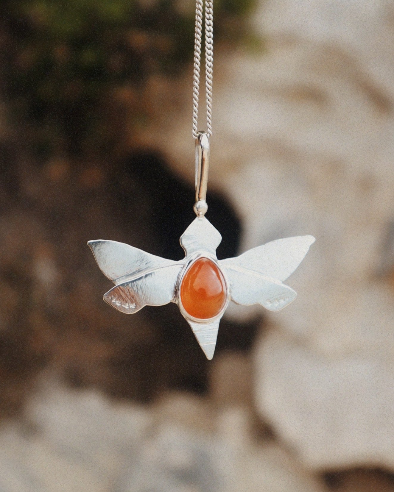 SUNNY BEE PENDANT